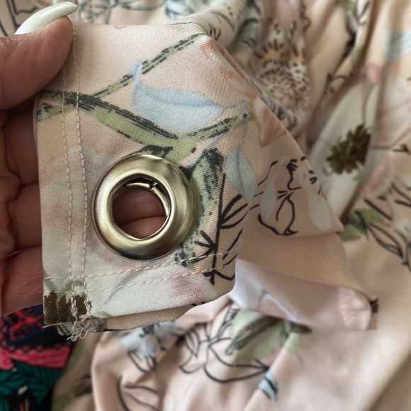 Avenue Floral Blouse - Picture 8 of 9